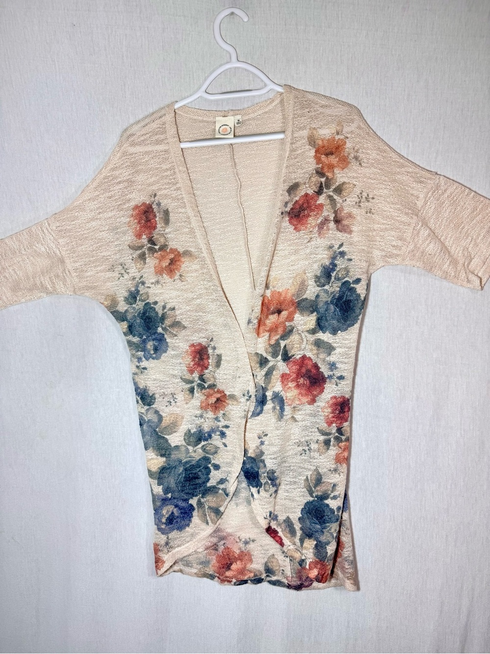 Live in the Moment size M sublimination dye floral print cream cardigan